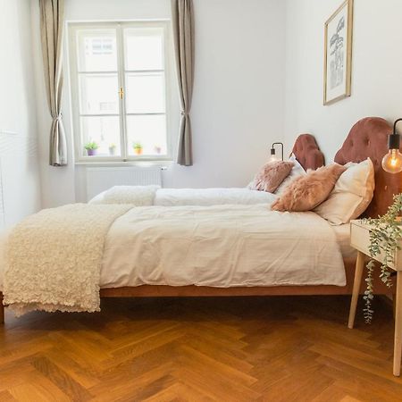 Top Location City Centre Condo In Historic Building With Free Garage Parking Ljubljana Exterior photo
