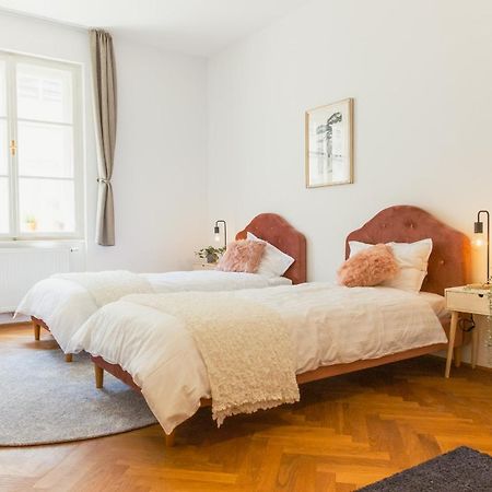 Top Location City Centre Condo In Historic Building With Free Garage Parking Ljubljana Exterior photo